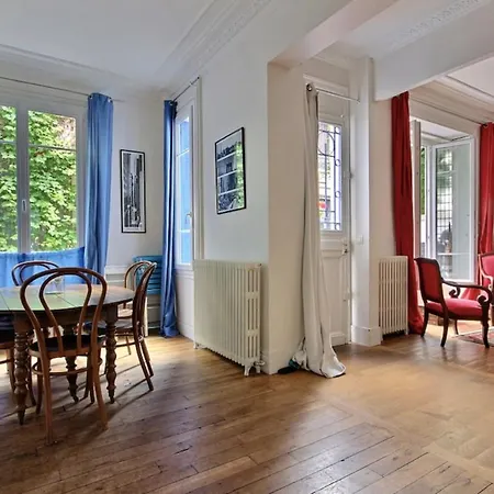 Spacious And Very Nice House In 15th Paris