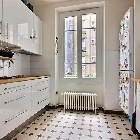 Spacious And Very Nice House In 15th